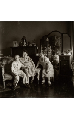 Diane Arbus, Russian Midget Friends