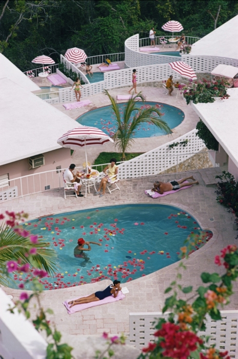 Slim Aarons, Pool at Las Brisas, 1968