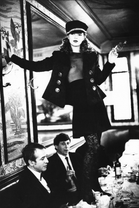 Arthur Elgort, Kate Moss at Cafe Lipp, Paris, Vogue Ialalia, 1993