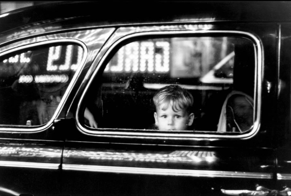Elliott Erwitt, Boy in Car Window