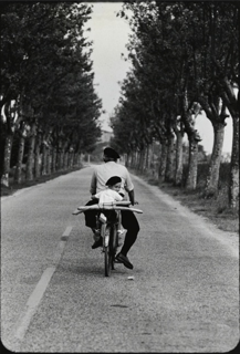 Elliott Erwitt, Provence, Boy with Baguette