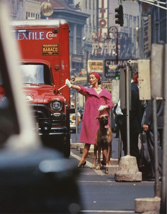 William Klein, Dolores wants a taxi, New York (Vogue), 1958