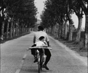 Elliott Erwitt, Provence, Boy with Baguette